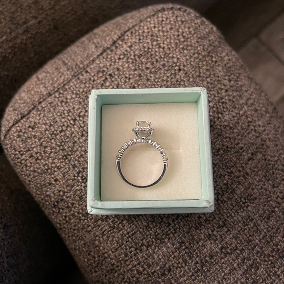 SOLD ✨ 1.06 CT Center Diamond halo engagement ring - Picture 3 of 12